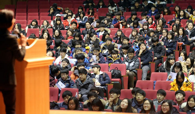 Hàn Quốc nới lỏng quy định về thị thực Hàn Quốc cho học giả nước ngoài 