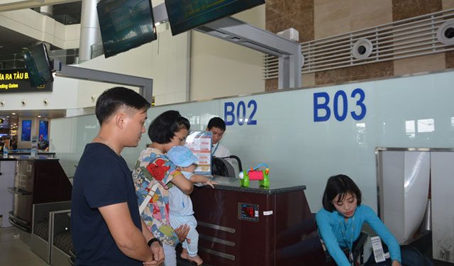 Vietnam Airlines mở quầy làm thủ tục ưu tiên cho người cao tuổi, trẻ nhỏ