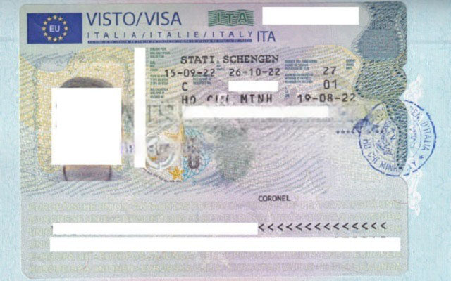 Visa Ý dán vào hộ chiếu