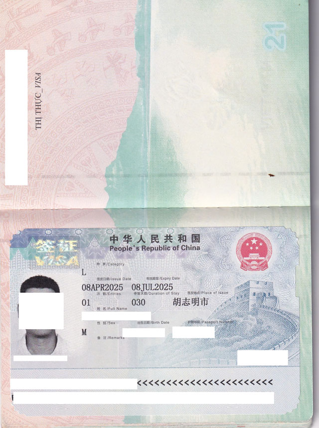 Hộ chiếu có dán tem visa Trung Quốc